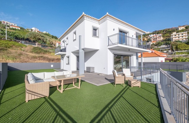 Yuri Big House by GALMI