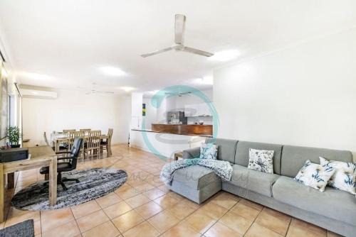ZEN FORESHORE Cozy 2-BR, 2-BA Holiday Home + Pool