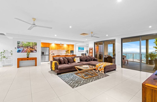 ZenLux: 4BR Waterfront Penthouse Pad 270° Panoroma