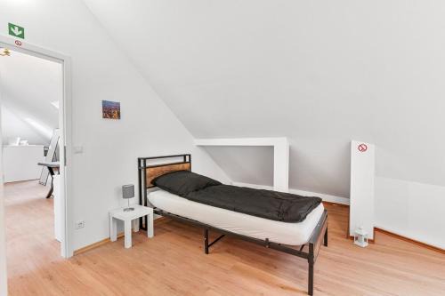 ZF03 Apartment für Monteure Stuttgart Zuffenhausen - weitere Schlafzimmer für zusätzliche 15 Personen im Haus vorhanden und an weiteren Standorten LS-CrewComfort