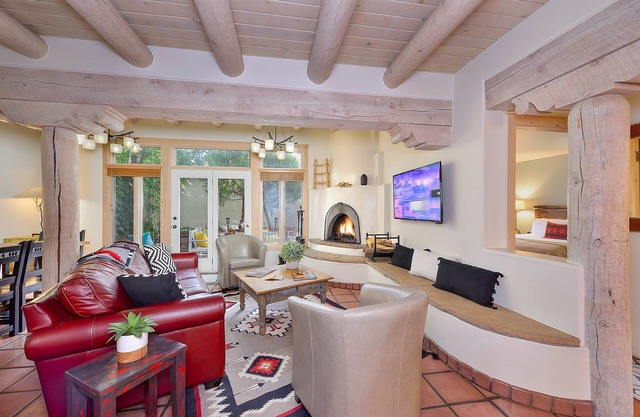 Zona Rosa 3-unit Oasis