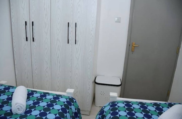 Zoya - 1 Bed/rm, Twin Single Beds near JKI Airport
