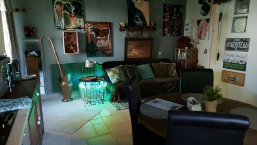 Saulx-les-Champlon Apartment | Écrin de nature et source d'arts