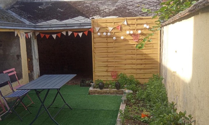 Chateaudun House | Élégante maison de ville avec cour intérieure, centre de Châteaudun, proche sites touristiques - FR-1-581-115