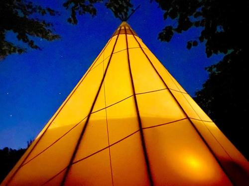 Valenciennes Apartment | Évasion Nature: Tipi sur Pilotis avec Étang, Barque et Pétanque à Maulde, Frontière Belge - FR-1-510-148