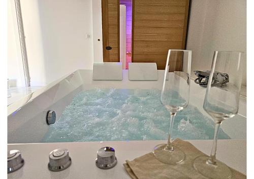 Reims Apartment | Ô Sacrée Détente de Reims -Spa privatif - Proche de la gare & centre ville