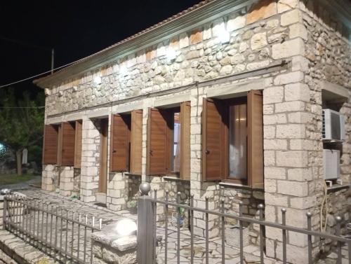 Paravola Ski Chalet | Αρχωντικα στην Τρiχονιδα