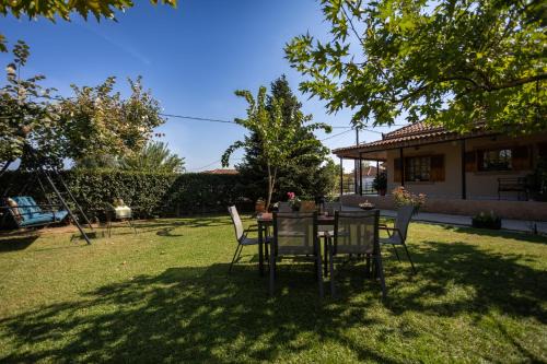 Gomfoi House | Σπίτι με κήπο στους Γόμφους Τρικάλων