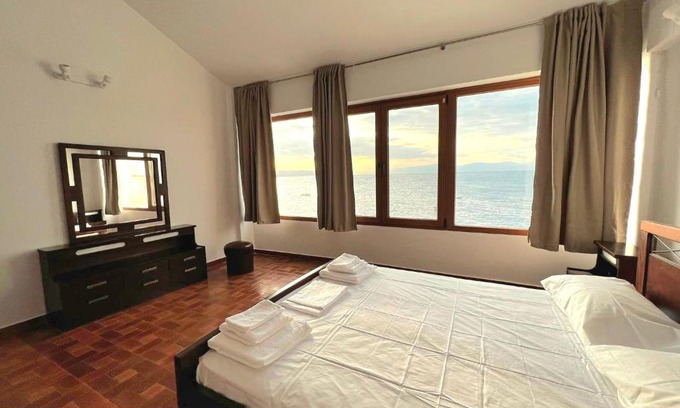 Evrostina House | Το σπίτι των δελφινιών