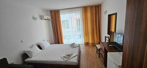 Pomorie House | Библиотеката