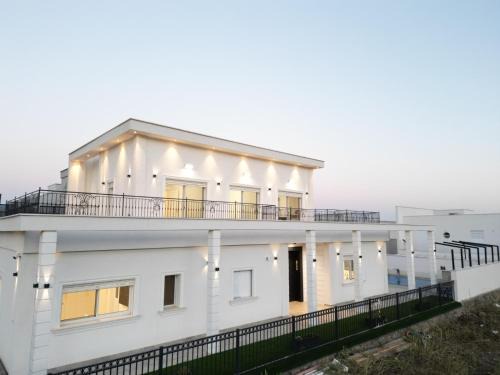 Qiryat Shemona Villa | הבית הלבן