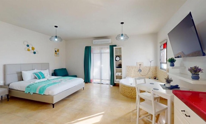Had Nes Apartment | סוויטות טיפאני של רשת לב הגולן - 3 סוויטות מדהימות עם בריכה פרטית