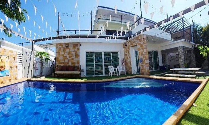 Hua Hin House | บ้านปาร์ตี้ พูลวิลล่า หัวหิน 4 ห้องนอน 1 นั่งเล่น 1 ครัว โต๊ะพูล คาราโอเกะ wifi