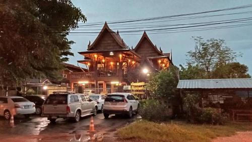 Mueang Kao House | บ้านเรือนไทยมะลิเมืองเก่า