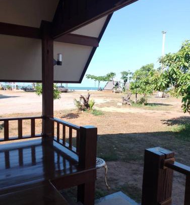 Chaiya House | หาดกำนันแคมป์ปิ้ง&ซีฟู๊ด
