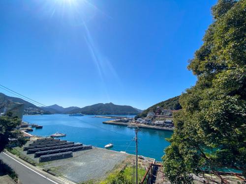 Shinkamigoto House | よらんかな〜海と山と暮らす、見晴らしの一棟貸し宿〜
