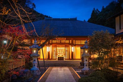 Minobu Hotel | 宿坊 志摩房 - Temple Hotel Simanobo