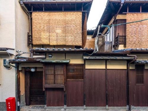Komatsucho Villa | 慶有魚·大松(Kyotofish·Oomatsu)*近祇園清水寺*地暖顶级桧木浴缸*枯山水庭院町屋