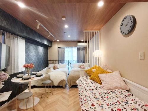 Kabukicho Apartment | 新宿 シングルルーム 複数ベッド、キッチン、ダイニングテーブル完備、短期、中期滞在に最適。