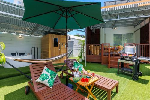Higashionna House | 新規オープン サウナ BBQ ジャグジー付き 最大9名 無料駐車場4台 ビーチまで車で5分 SKY House