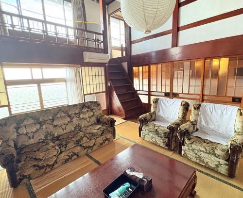 Sado House | 自然に囲まれた海沿いの広い一軒家 貸切 佐渡 古民家 レッドジャスパーRedjasper