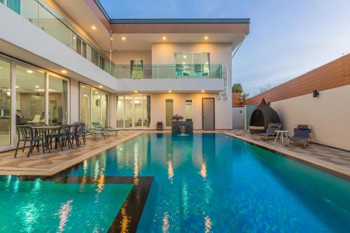 North Pattaya Villa | 芭提雅21航站楼附近8卧9卫轻奢现代别墅带独立歌房