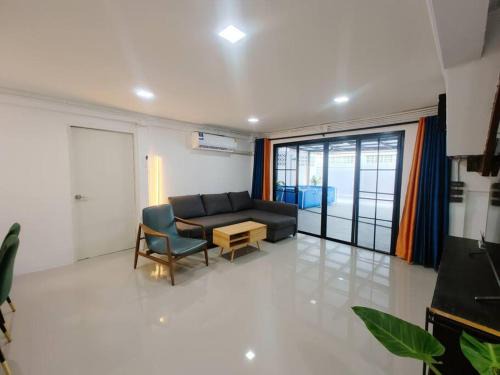 Din Daeng House | 辉煌夜市 4房泳池花园别墅 订4日提供免费接机