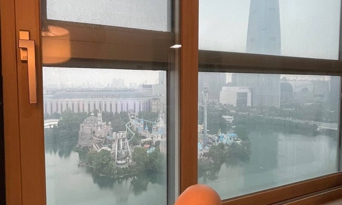 Songpa Apartment | 롯데월드 타워 호수n4면통창+정면꽉찬 뷰n흔하지않은주차지원n전기차 O