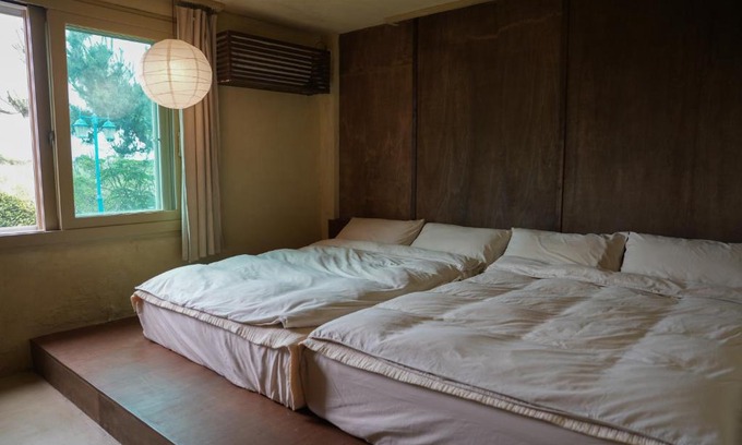 Aewol House | 틈 제주 - 애월 바닷가의 퀸 침대 세개
