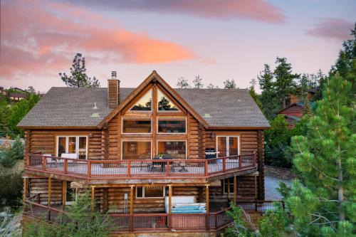 Castle Glen Estates House | 0.5mi to the Lake Deck w Views Poker Table Eagle Ridge Retreat by AvantStay