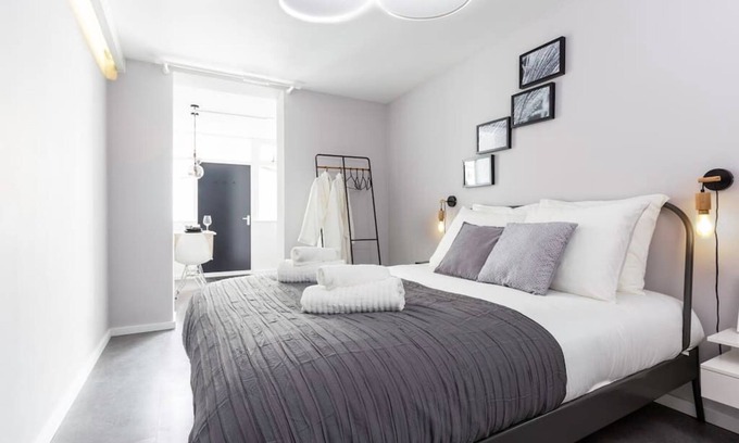 Delft Apartment | 03B original twin · Long Stay for 2p Central station