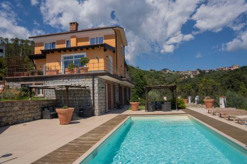Casarza Ligure Apartment | 065 - VILLA LETIZIA, Elegante 2 PISCINA e Natura, 10 minuti da MARE e SPIAGGIE