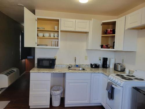 Valle House | 084A Grand Canyon Suite with Kitchenette for 4