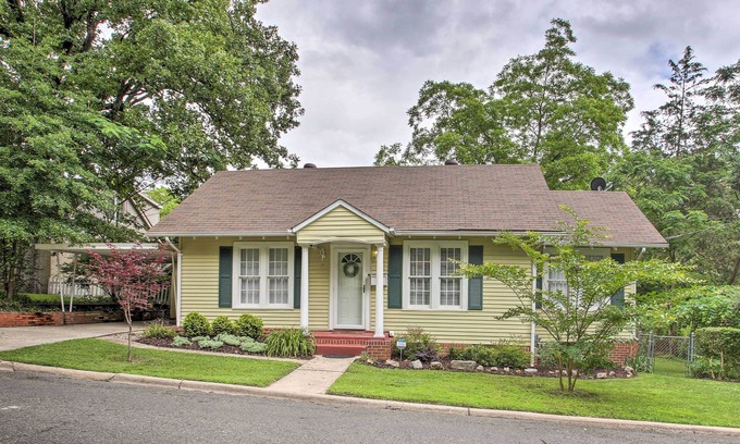 Hot Springs Cottage | 1/2 Mi to Hot Springs Nat'l Park: Cottage w/Patio