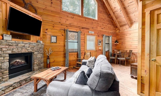 Gatlinburg Cabin | 1/2 mile to downtown Gatlinburg & the Great Smoky Mountains National Park!