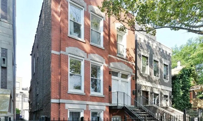 Wicker Park Apartment | 1-3 month 3br+/2ba duplex rental; unbeatable Wicker Park location