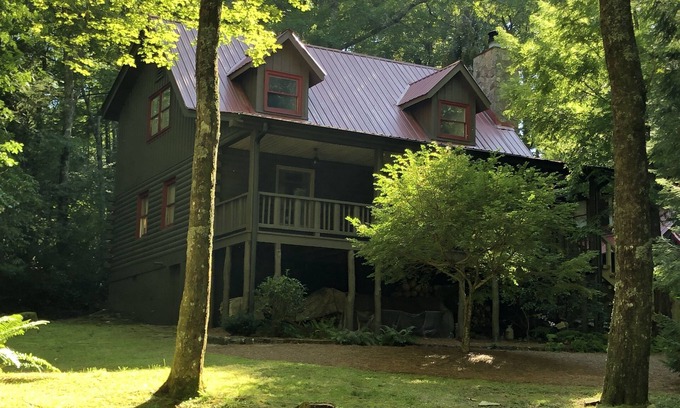 Highlands House | 1.7 miles from town yet it feels like you're in a National Forest (you are)