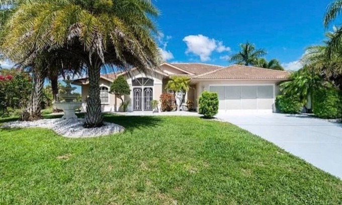 Port Charlotte House | #1 Amazing Waterfront Home w/pool - Prime Location 3 bed/3bath