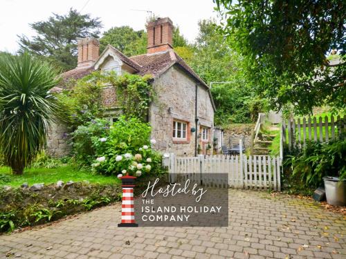 Shanklin House | 1 Apse Castle Cottage - Chocolate Box Cottage, Pet-Friendly 16th Century Cottage, surrounded by Ancient Woodland in Shanklin