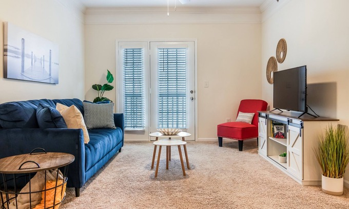 Johnson City Apartment | 1 Bdrm/1 Bath Pool, Gym, Sand Volleyball Court, 10 Mins From Downtown