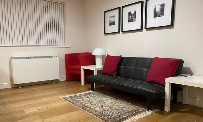 Lewisham Apartment | 1 bed flat close to DLR station with free parking and wifi