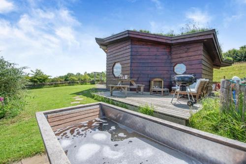 Llanfihangel-Ystrad Cabin | 1 Bed in Dihewyd oc-s32353