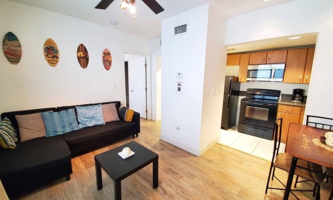 North Beach Apartment | 1 Bed on Collins Av close to Beach