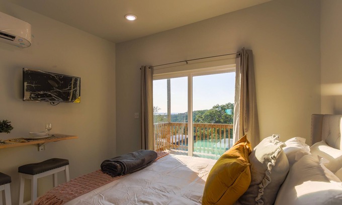 Canyon Lake House | 1 Bed | Private Waterfront Tiny Home on Canyon Lake | 4B, Private Waterfront Tiny Home on Canyon Lak