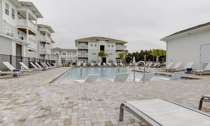 Orange Park Apartment | 1 Bed Sleeps 4 +Pool+Gym+Pet+EV