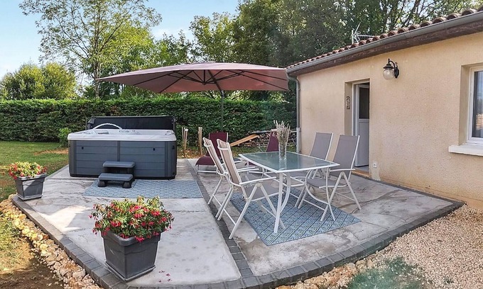 Saint-Martial-de-Nabirat House | 1 bedroom awesome home in Saint-Martial-De-Nabir