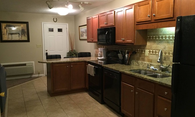 Crescent Hill Condo | 1 Bedroom 1 Bath Condo