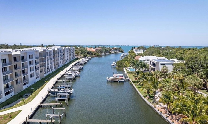 North Trail Condo | 1-bedroom 2 bath condo in fabulous Sarasota, Minutes from Siesta and Lido Beach