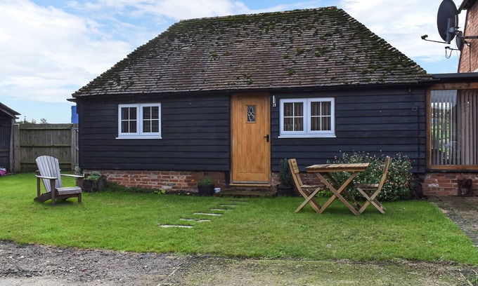 Patrixbourne Cottage | 1 bedroom accommodation in Pett Bottom, near Canterbury
