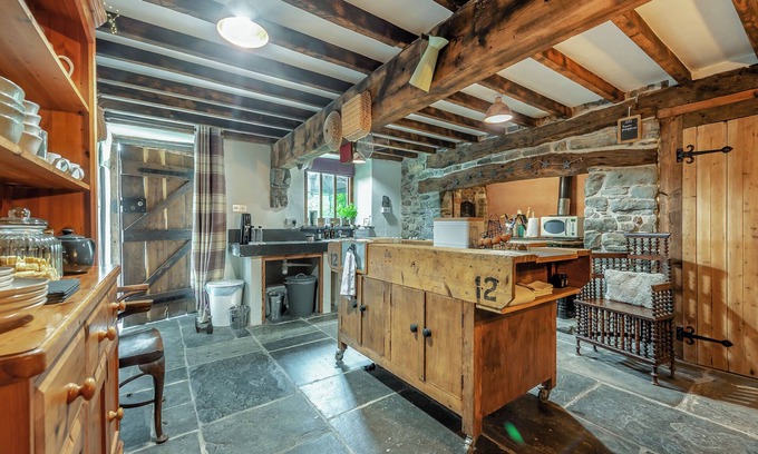 Pont-ar-gothi Cottage | 1 bedroom accommodation in Nantgaredig
